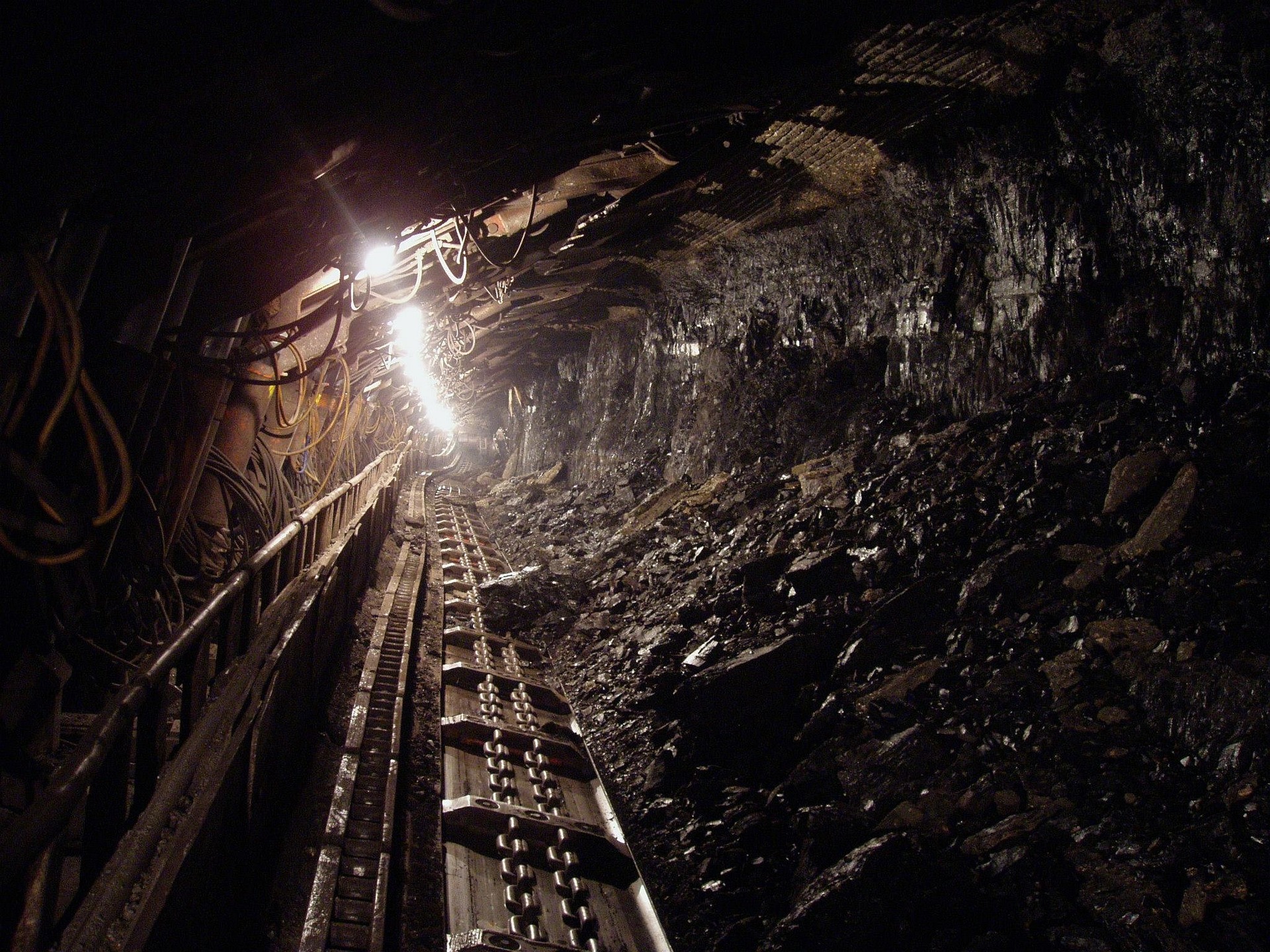 Tragedy in Jixi Coal Mine: 12 Lives Lost in Inclined Shaft Accident