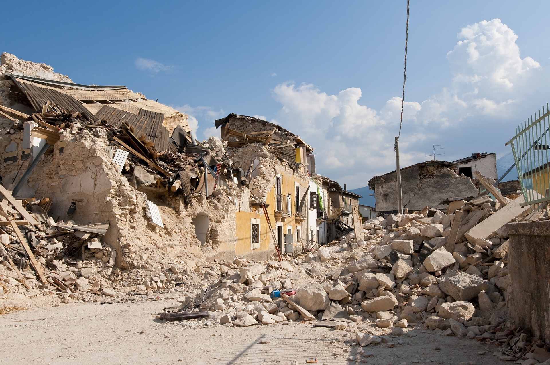 Gansu Earthquake: Rescue Efforts Intensify After Devastating Tremor