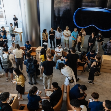 Apple’s Vision Pro AR Headset Debuts in China Amid High Enthusiasm