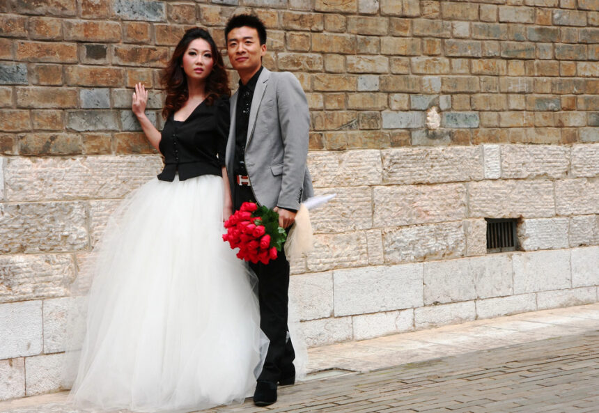 Young Chinese Couples Embrace Simpler, Personalized Weddings Over Traditional Lavish Ceremonies