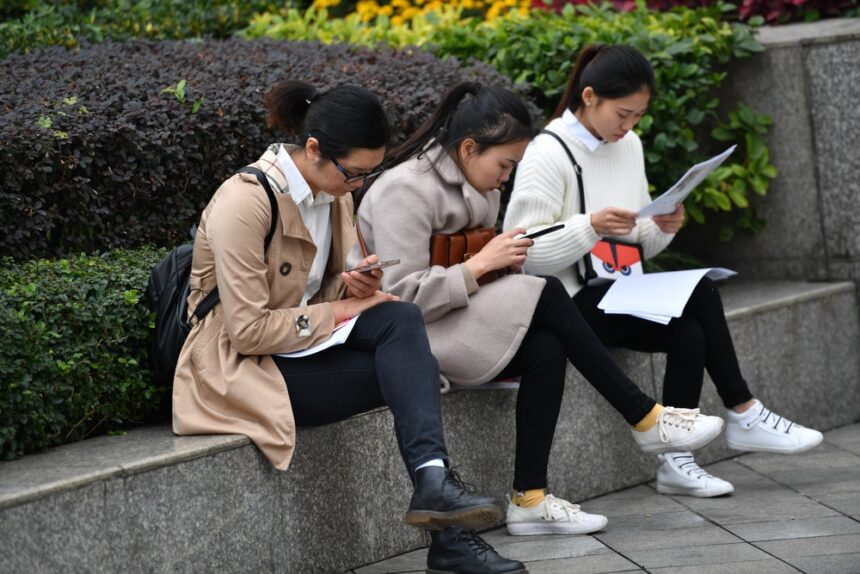 Chinese Graduates and job seeker