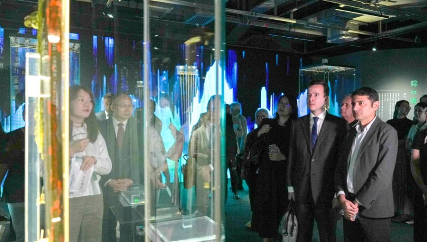 Shenzhen Hosts Diplomatic Trade Exchange with a Cultural Touch at Sky Museum