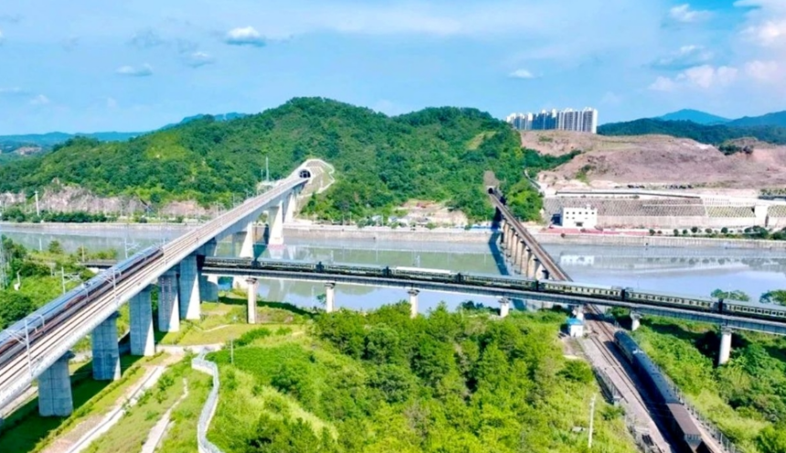 Meizhou-Longchuan High-Speed Rail Section to Open, Cutting Travel Time Between Shenzhen and Meizhou to 1.5 Hours