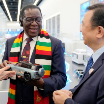 Zimbabwe’s president commends SZ-made autos