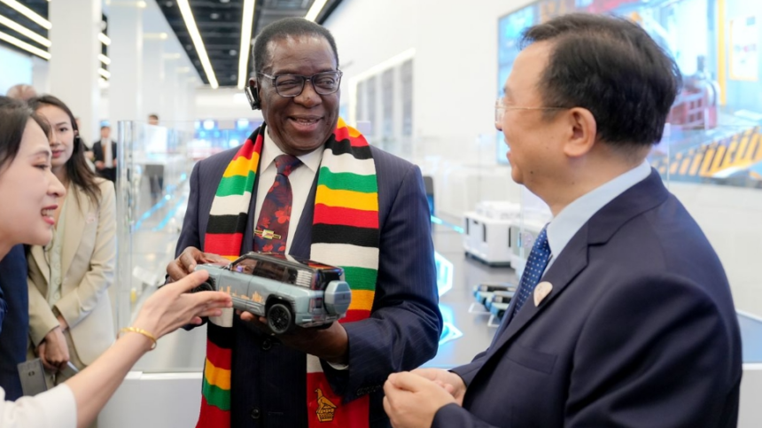 Zimbabwe’s president commends SZ-made autos